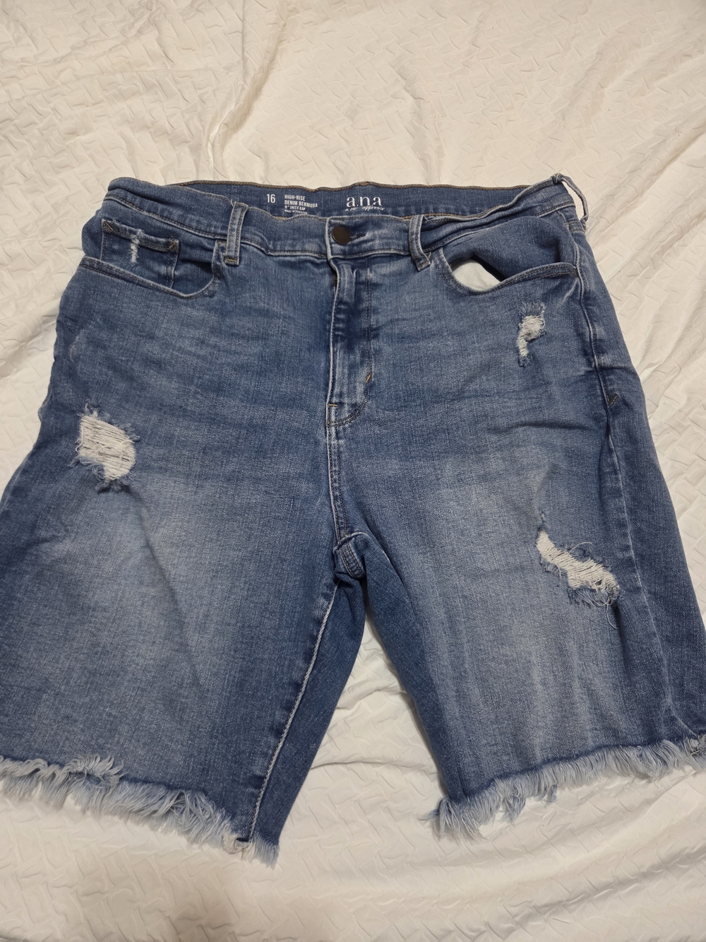 a.n.a Women's Distressed Denim Jean Shorts - Ana16